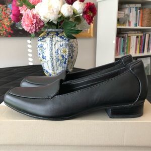 Clarks Keesha Luca Loafers in Black, size 10M